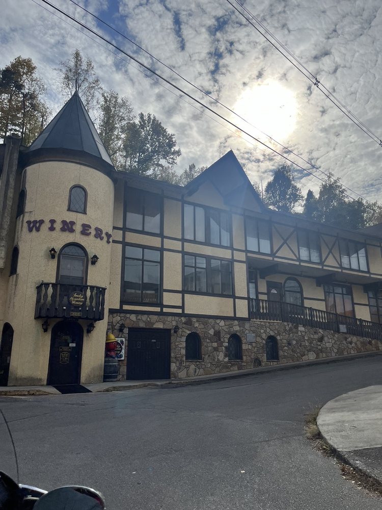 Smoky Mountain Winery - vineyard in Gatlinburg, TN