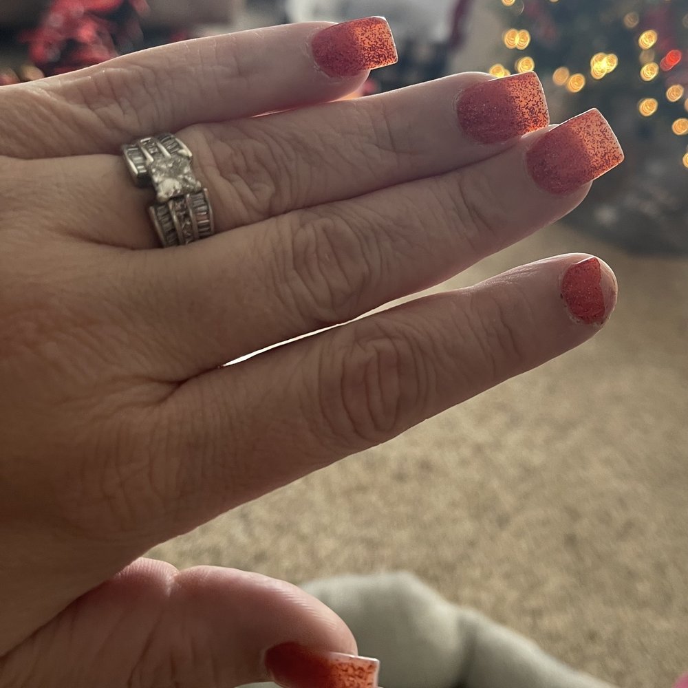 Lee Nails - Broken nail on my left pointer finger (I'm right handed) - Nail Salons Near Me - Lee's Summit, Missouri
