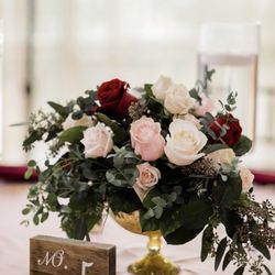 The Bouquet Butler - Table arrangement. Photo by BlackTieandco