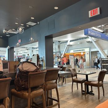 Vino Volo - Decor - Wine Bars Near Me - Saint Louis, Missouri