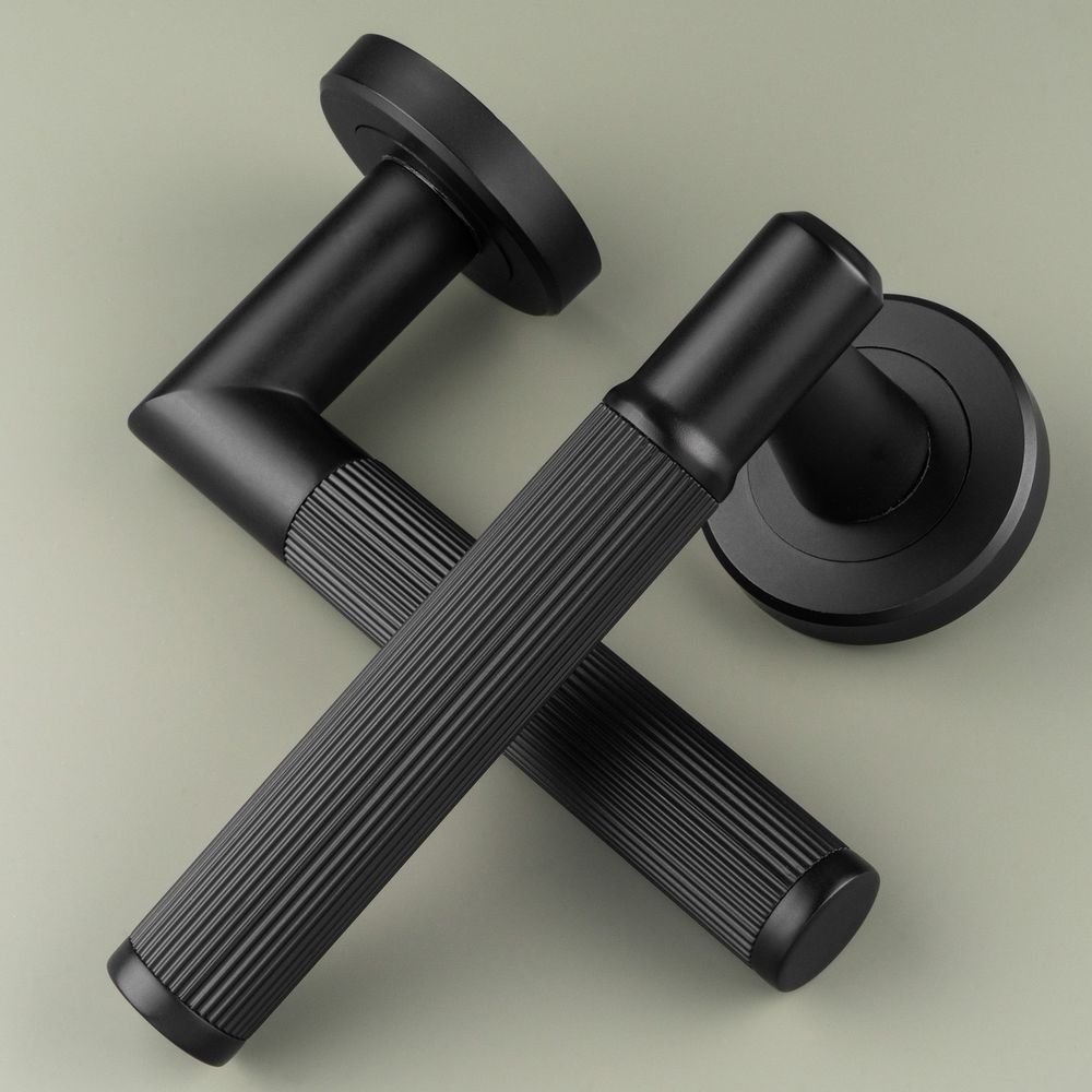 HANDLES AND HINGES Cork Road, Midleton, Co. Cork, Republic of Ireland