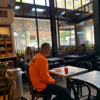 Eli's Essentials and Wine Bar - Cafes Near Me - New York, New York