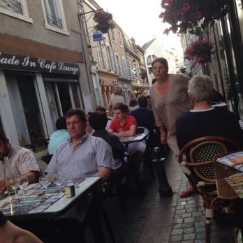Le P'tit Bouchon - La terrasse, par une belle journée de juin - Lyonnais Near Me - Châteauroux, 36
