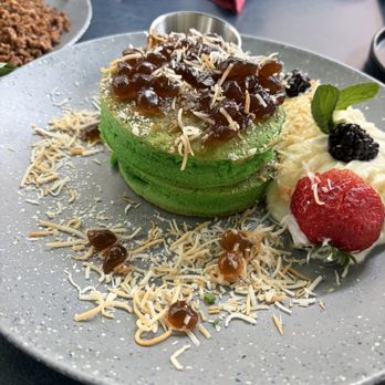 Traveler's Cart - Pandan Souffle Pancakes (V) - Cocktail Bars Near Me - Houston, Texas