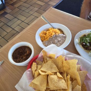 Los 2 Carnales - Chip with house made salsa - Mexican Near Me - Oakhurst, California Los 2 Carnales - Chip with house made salsa - Mexican Near Me - Oakhurst, California