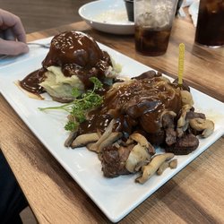 Dakota Sioux Casino & Hotel - Beef tips and gravy with mashed potatoes
