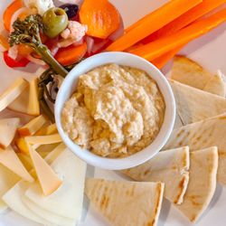 Mad Hatter Cafe / The Looking Glass - Hummus platter
