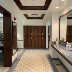 The Kahala Spa - Locker room