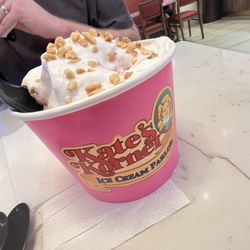 Strawberry sundae
