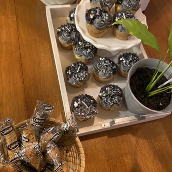 Jamie Bakes - Cupcake display - Cupcakes Near Me