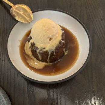 Gordon Ramsay Hell's Kitchen - Sticky Toffee Pudding - New American Near Me - Miami, Florida