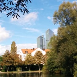 Schwabinger See - Schwabinger See mit den Munich HIghlight Towers im Hintergrund