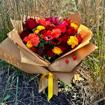Flowers' Cuddles - Beautiful fall bouquet. Red, yellow and orange flowers. - Florists Near Me - North Springfield, Virginia Flowers' Cuddles - Beautiful fall bouquet. Red, yellow and orange flowers. - Florists Near Me - North Springfield, Virginia