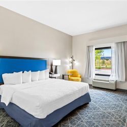 Hampton Inn Laramie - Guest room