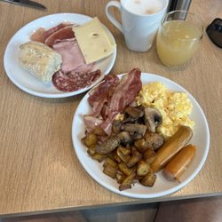 Hilton Garden Inn - Very marginal breakfast. The eggs were the powder stuff and were a spoonful of soppy slop.
