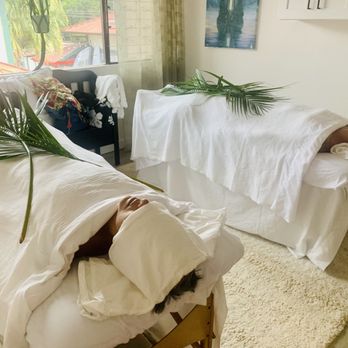 Saltay Botanical Spa - Friends rejuvenating - Skin Care Near Me - Hanalei, Hawaii Saltay Botanical Spa - Friends rejuvenating - Skin Care Near Me - Hanalei, Hawaii