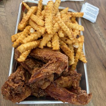 BirdHouse - Chicken wings with fries..Yummy - Chicken Shop Near Me - Page, Arizona