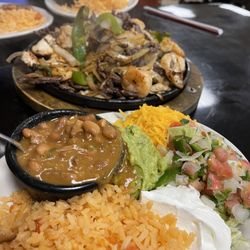 El Bracero - Trio fajitas for two