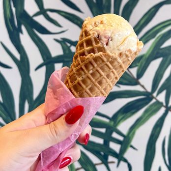 Sampaguita - Keso Guava Cheesecake - Ice Cream & Frozen Yogurt Near Me - Orlando, Florida