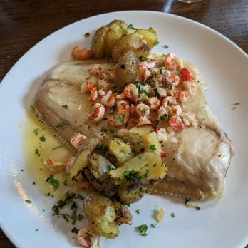 The Chesterfield Arms - British Near Me - London, XGL