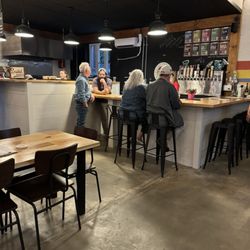 Big Eddy Brewing - Bar area