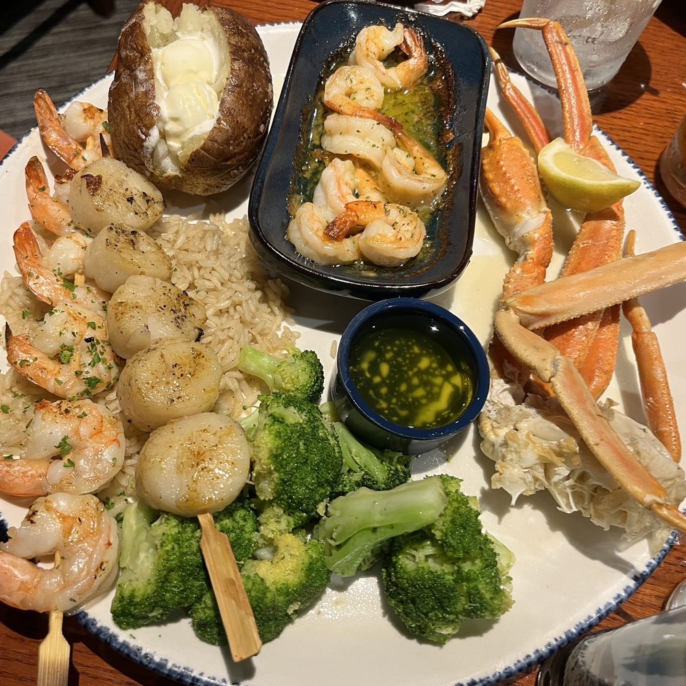 Red Lobster - Ultimate Feast with crab, scallops and shrimp - Seafood Near Me - Downers Grove, Illinois Red Lobster - Ultimate Feast with crab, scallops and shrimp - Seafood Near Me - Downers Grove, Illinois