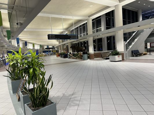 Manchester-Boston Regional Airport by null