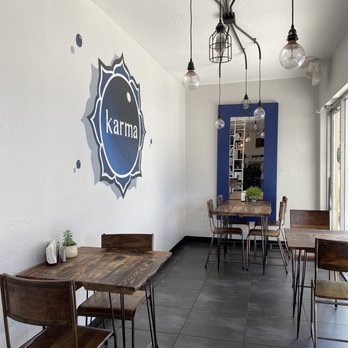 Karma Juice Bar & Eatery - Another section with seating. Loved the aesthetic of this place. - Juice Bars & Smoothies Near Me - Clearwater, Florida