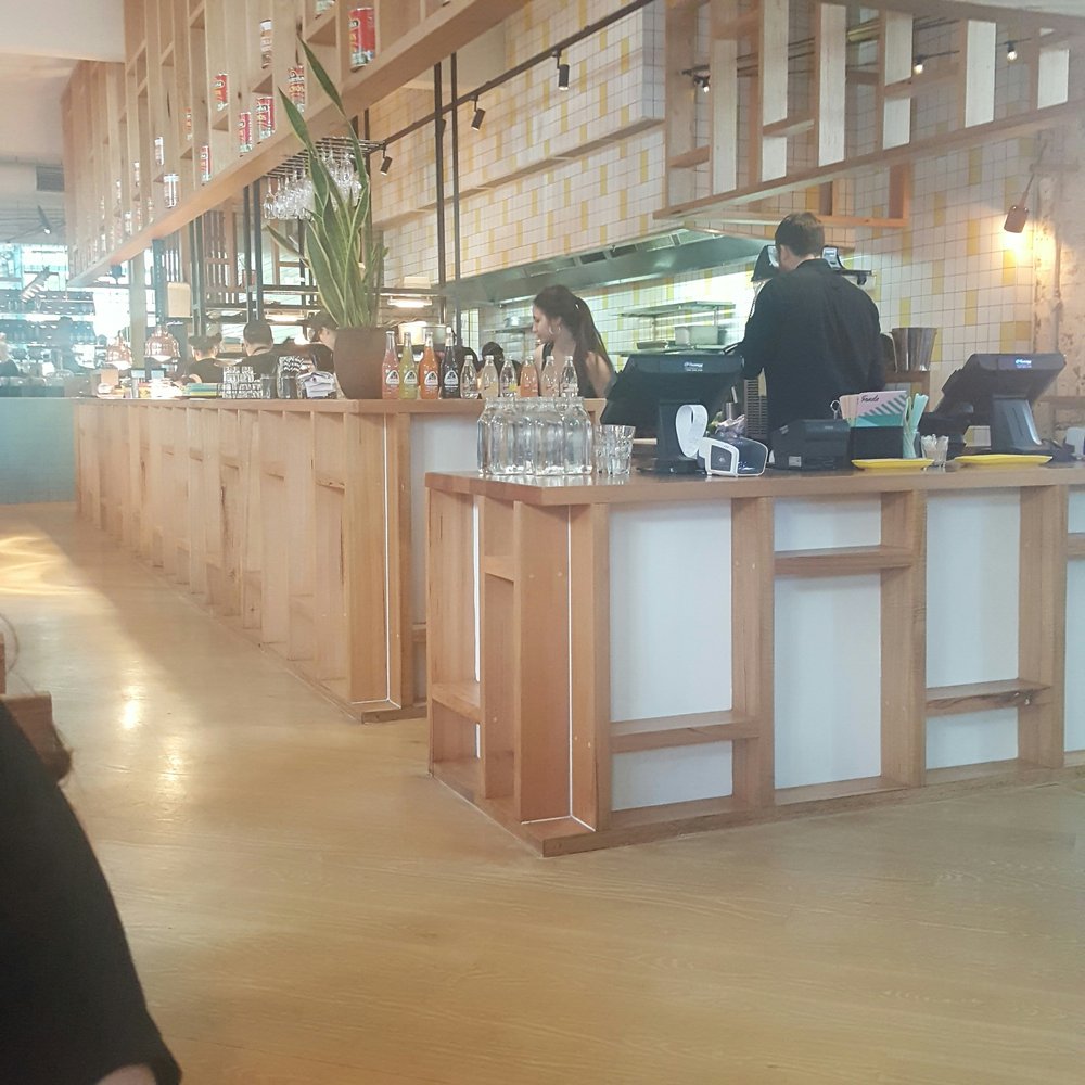 Spacious restaurant Spacious restaurant