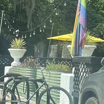 Sweet Pea Cafe - Adorable outside of the Sweet Pea! - Vegan Near Me - Tallahassee, Florida