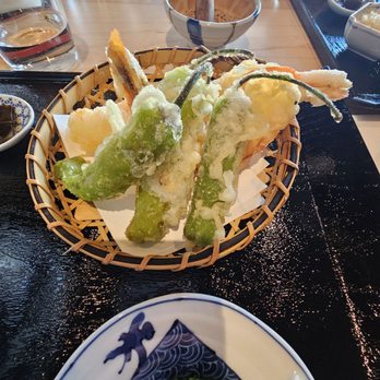 Zaru - Shrimp and shishoto Peppers tempura - Japanese Near Me - Orlando, Florida Zaru - Shrimp and shishoto Peppers tempura - Japanese Near Me - Orlando, Florida