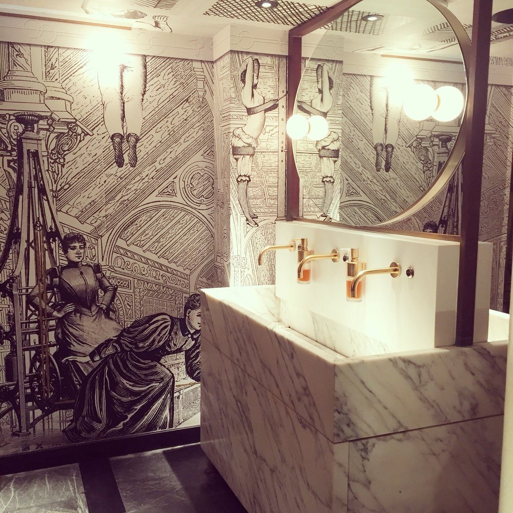 German Gymnasium - Bathroom - German Near Me - London, XGL