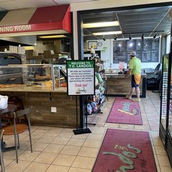 TC Lando's Sub & Pizzeria - Pick up/ Order Counter