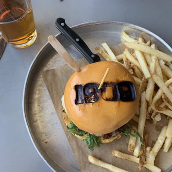 1909 - Cold Overpriced 1909 Burger. - Bars Near Me - Temecula, California