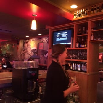 Applebee's Grill + Bar - Great bartender in action - American Near Me - Ft. Wayne, Indiana
