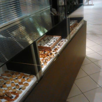 Hotel Efekt Express Kraków - Large jewelry selections inside the lobby available for purchase. - Hotels Near Me - Kraków, Massachusetts