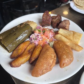 La Cabaña - Honduran Near Me - Seattle, Washington