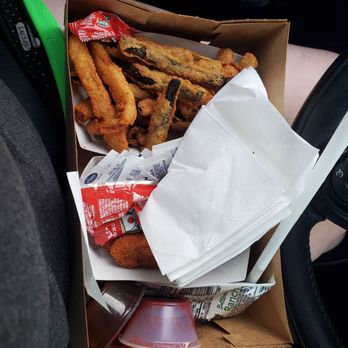 Sara's - Chicken tenders with Zucchini sticks - Burgers Near Me - Erie, Pennsylvania