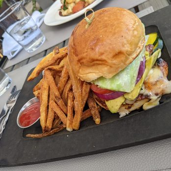 6Smith - Chili Rubbed Chicken Sandwich - Seafood Near Me - Wayzata, Minnesota