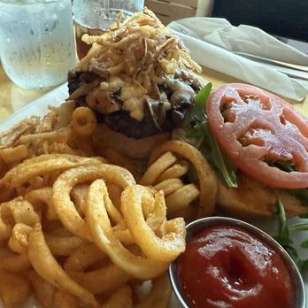 Backwoods Crossing - Burger with cheese - Southern Near Me - Tallahassee, Florida