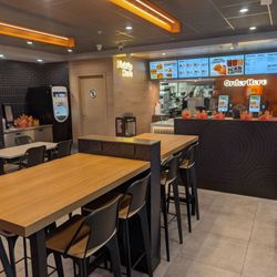Burger King - Dining area and counter