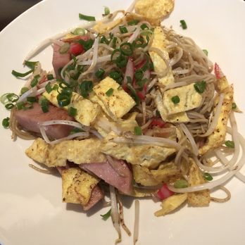 Star Noodle - Fried Saimin, half order (4 stars) - good but too similar to garlic noodles - Asian Fusion Near Me - Lahaina, Hawaii Star Noodle - Fried Saimin, half order (4 stars) - good but too similar to garlic noodles - Asian Fusion Near Me - Lahaina, Hawaii