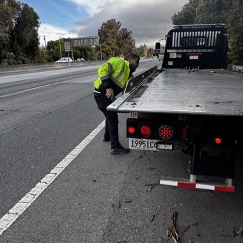 Saratoga Towing - Towing guy leaving while abusing - Towing Near Me - San Jose, California
