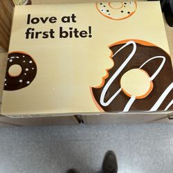 Danny's Donuts - Box design