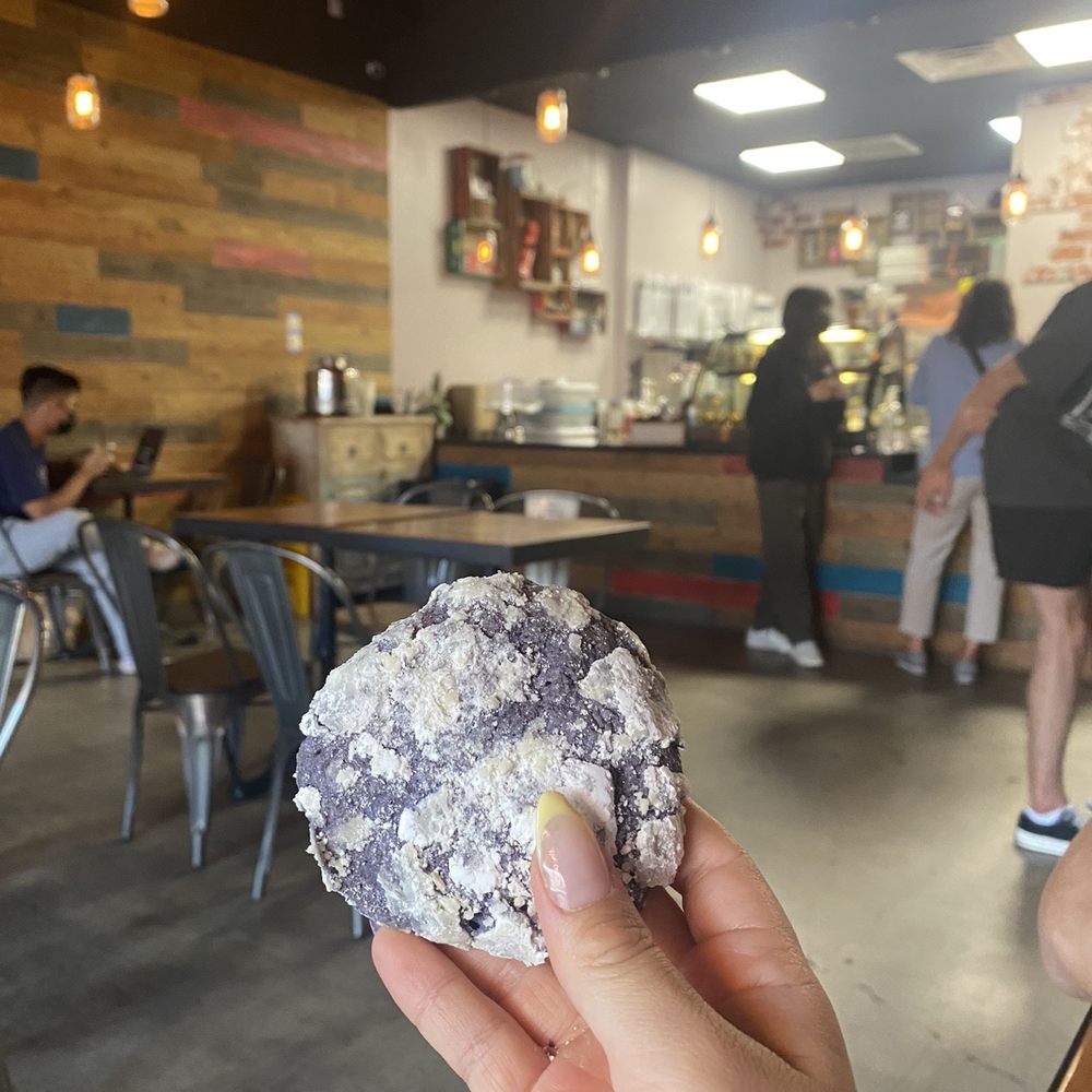 Cafe 86 - Ube crinckle - Cafes Near Me - Northridge, California