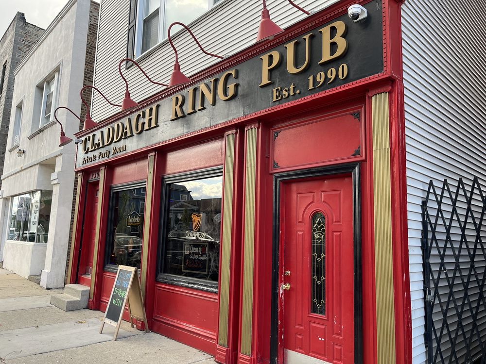 THE CLADDAGH RING PUB 23 Photos & 27 Reviews 2306 W Foster Ave