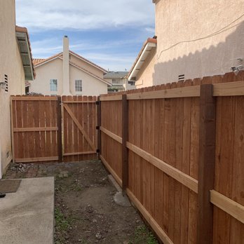 Villa Fencing - Side wood fencing with gate to front yard - Fences & Gates Near Me Villa Fencing - Side wood fencing with gate to front yard - Fences & Gates Near Me