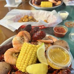 Pincher's Restaurant - Boil'n Pot Special (Seasonally)