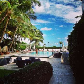 Sagamore Hotel - Pool towards Beach - Hotels Near Me - Miami Beach, Florida