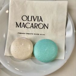 Olivia Macaron - Wedding Almond 3/5 and Champagne 5/5